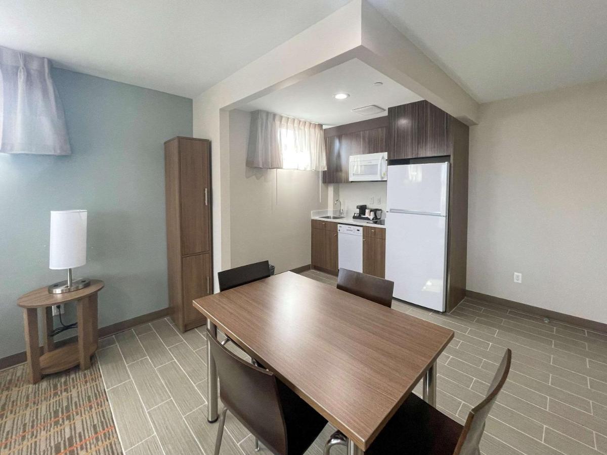 Mainstay Suites New York Bagian luar foto