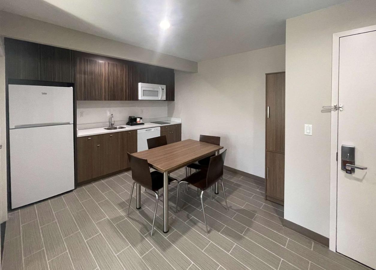 Mainstay Suites New York Bagian luar foto